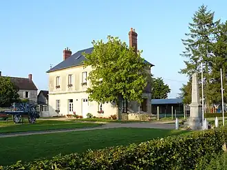 Vrigny primary school and war memorial