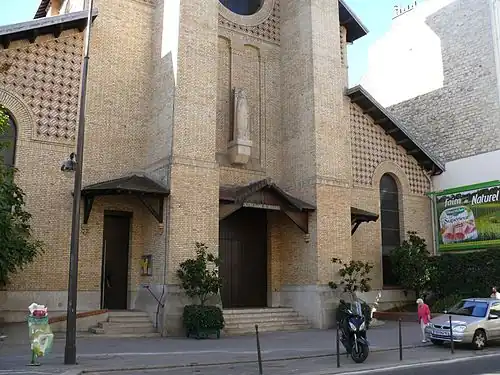 Church entrance, Henri-Marcel Magne (1877–1944), below statue of the Virgin
