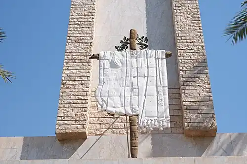 A drabsha on the front side of the Mandi