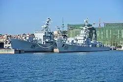 Type 051 destroyer Jinan(Pennant #105)& Type 053K frigate Yingtan(Pennant #531)