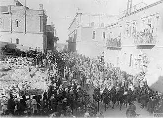 Hundreds of prisoners led by light horse or mounted rifles troopers
