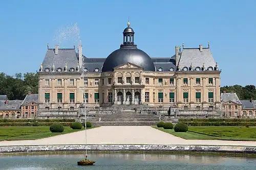 Vaux-le-Vicomte near Paris, by Louis Le Vau and André Le Nôtre, (1656-1661)