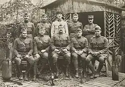 A group of Allied officers. A three-finned Mortier de 58 T n°1 is to the left and a six-finned Mortier de 58 T n°2 is to the right.