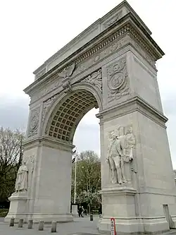 Washington Square Arch (1895-1918), New York City: architectural ornament and Washington statues