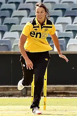 Cleary bowling for Western Australia in September 2022