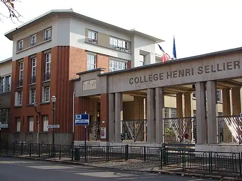 Henri-Sellier College, former Aristide-Briand school group.