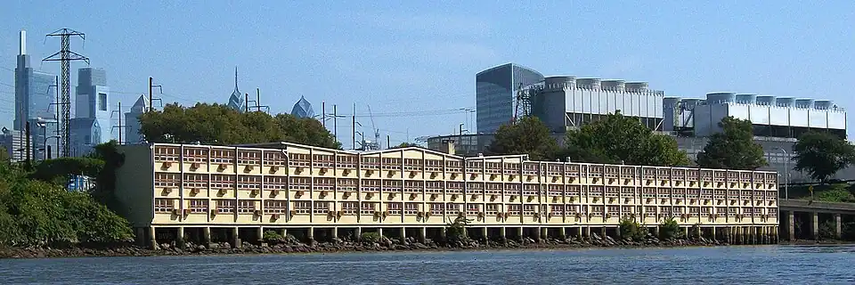 University Motor Inn with partial butterfly roof on the Schuylkill River in Philadelphia, 1960