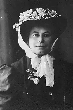 Photographic portrait of Alice Eastwood in a hat
