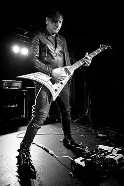 Derakh performing in 2017