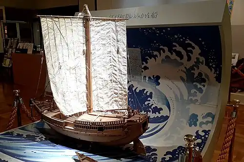 Model of a slightly smaller ship with a ~15-panel sail.