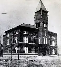 1898 courthouse shortly after construction. Courtesy of Charlie Clark Center for Local History, Arlington Public Library