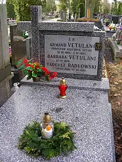 Armand Vetulani and his family grave at Milanówek cemetery.