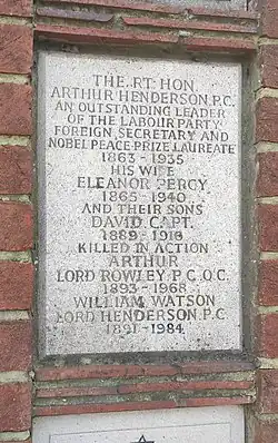 Plaque dedicated to Henderson, his parents and siblings at Golders Green Crematorium.
