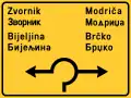 Pre-signposting of directions on an extra-urban road at an intersection with a circle road