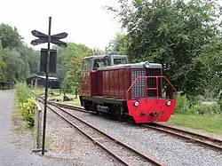 TU7-1698 returns to its train at Ponsticill (Brecon Mountain Railway) station after re-fuelling.