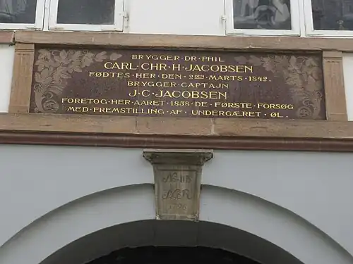 Commemorative plaque above the gate at No. 5