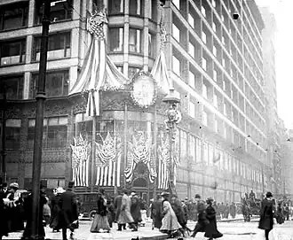 Carson Pirie Scott & Co. store on State Street in Chicago, Illinois decorated for Lincoln's 100th birthday in 1909