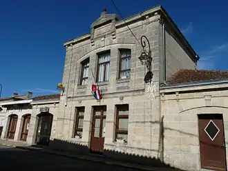 The town hall in Cézac