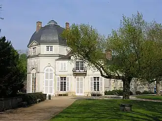 The château, which contains the town hall