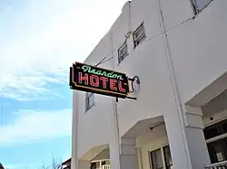 Hotel Reardon sign