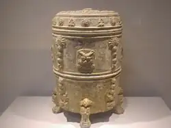 Covered footed earthenware vessel from the Northern Qi (550–577)