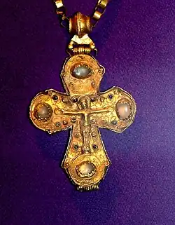 Gold crucifix of Dinogetia