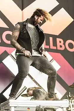 Ratajczak performing in June 2018