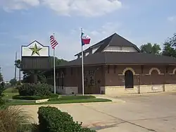 First Star Bank is located in Hearne off Texas State Highway 6 south.