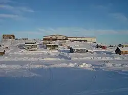 Fort Good Hope, with school (2006)