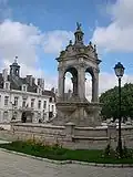 Fountain and façade of the town hall of Châteaudun