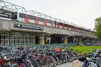 A M5 series EMU on the viaduct of Lelylaan station
