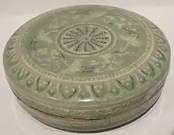 Goryeo incense keeping case hand carved and inlaid with white and black, white cranes decorated