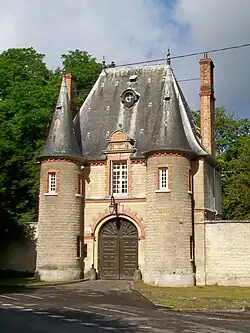 The entrance gate on the Chantilly side