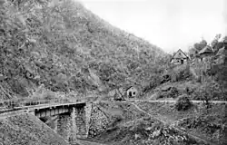 The Nădrab halt and the viaduct for the line leading to the tipplers for the blast furnace in Govăjdia (1905)
