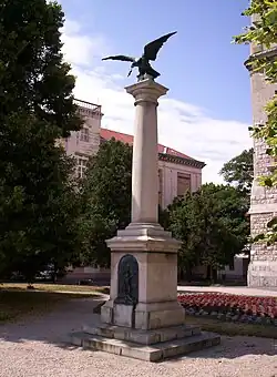 National Monument, Pápa