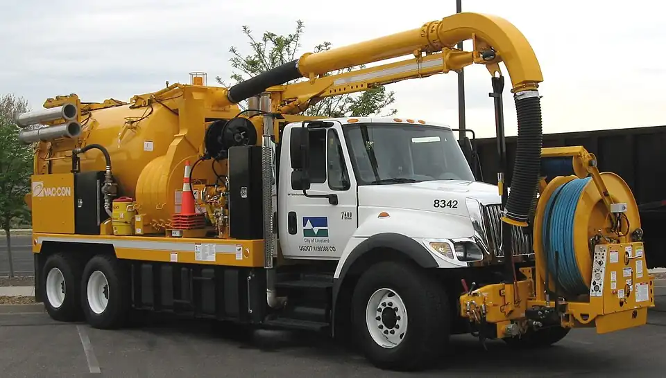 Sewer vacuum truck