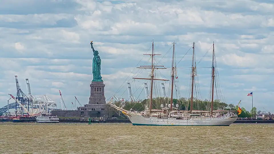 Juan Sebastián de Elcano (A-71) sailing in front of the Statue of Liberty. New York City, May 8, 2017.