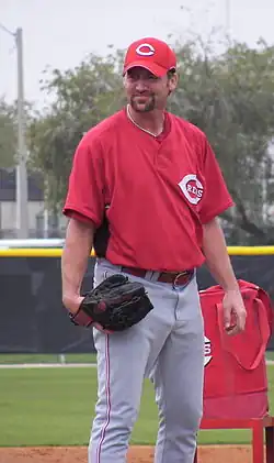 Kent Mercker, in Cincinnati Reds uniform, preparing to throw a pitch
