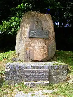 Memorial stone dedicated to Kazimierz Pułaski in the Amphitheater Park