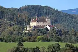 Schloss Krumbach, Austire