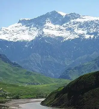 Guzun is located at the foot of the mountain. Kuh-e Kallat (Kallat Peak)