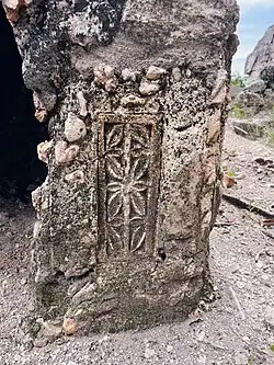 Florette designs on tomb