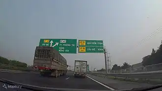 On the highway to Hồng Vân.