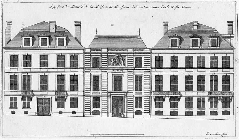 River facades of the Hôtel Hesselin (three-bay central pavilion and six-bay façade on the right); Hôtel Sainctot (five-bay façade on the left)