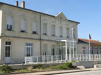 The town hall in Lagorce