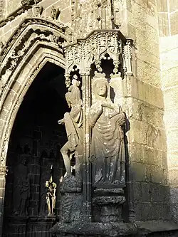 Statues of the Virgin Mary and Saint Christopher by the "porche des Apôtres"