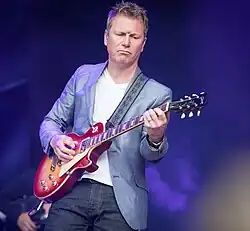 King performing with Level 42 in 2017