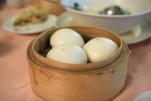 Lotus seed buns – This particular variety is available in many typical Cantonese restaurants as a type of dim sum.