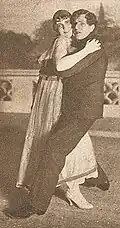 Anna-Lisa Lindzén with an unknown partner dancing the Grünewald one step in Emil Norlander's revue Stockholmsjobb at Södra teatern (1916).