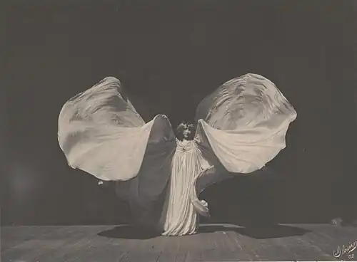 The dancer Loie Fuller had her own theater in Paris during the 1900 Exposition